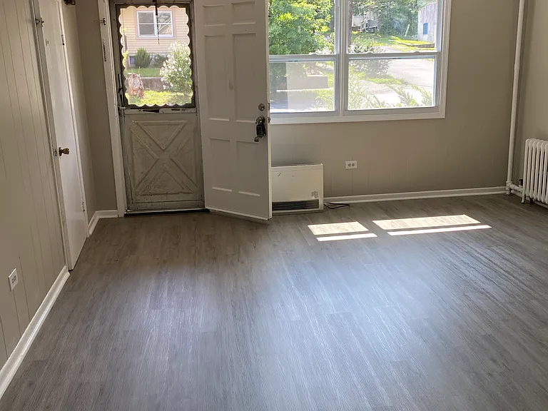 1032 Crown Ave #1 — Photo 4