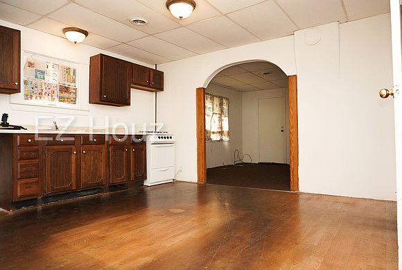 2nd image of 73 Hilton St