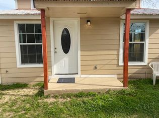 104 King St, Luling, TX 78648