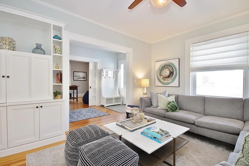 4 bed, 1.5 bath, 2300 sqft, $5,250 — Photo 2