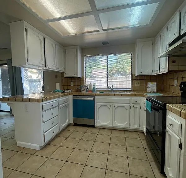 4076 W San Bruno Ave — Photo 5