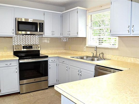 5th image of 880 Fairfield Ave
