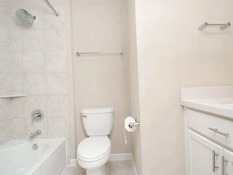 8326 Oakland Heights Ln — Photo 12