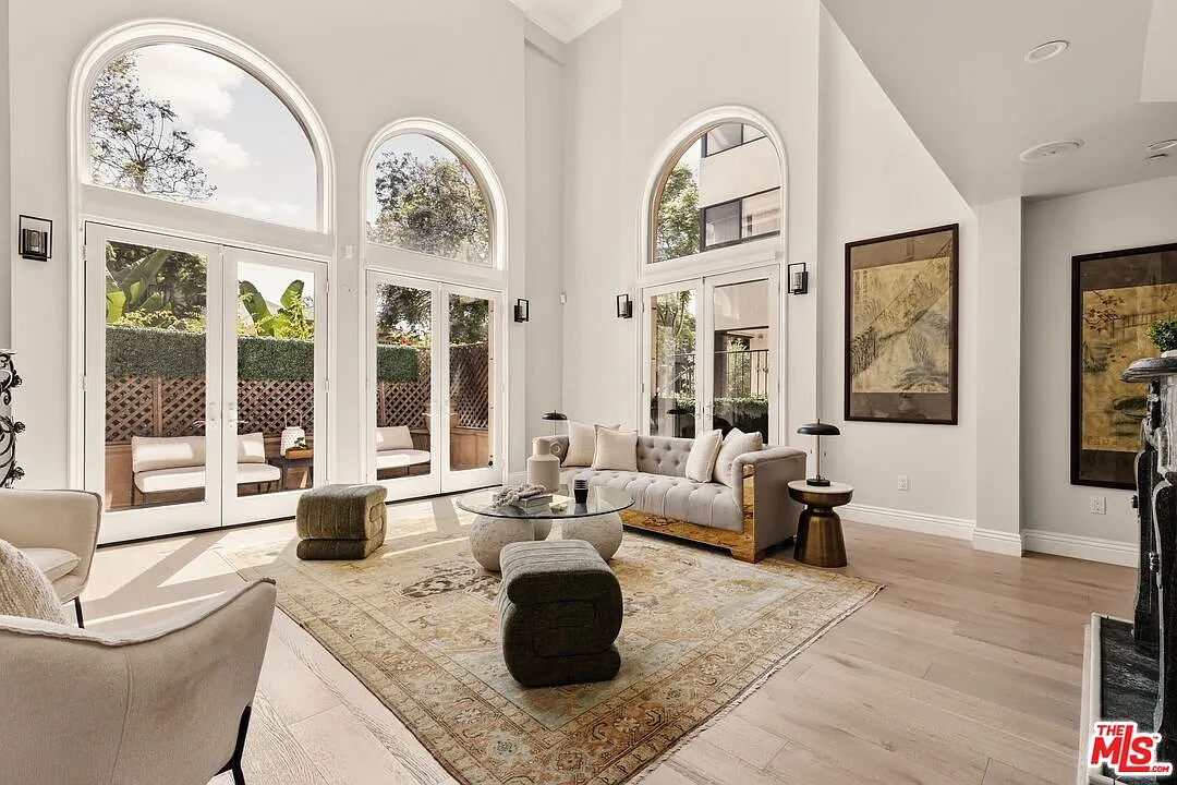 3 bed, 5.0 bath, 2575 sqft, $9,500 — Photo 3