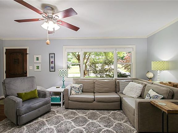 5th image of 1078 Oakview Dr SE