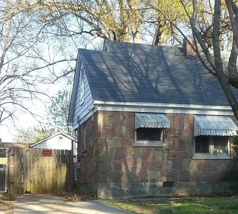 4th image of 814 N Highland St