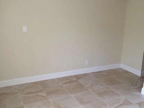 4th image of 1075 NE 39th St APT 104H
