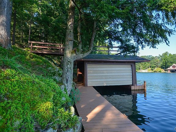 4th image of 559 Indian Point Rd