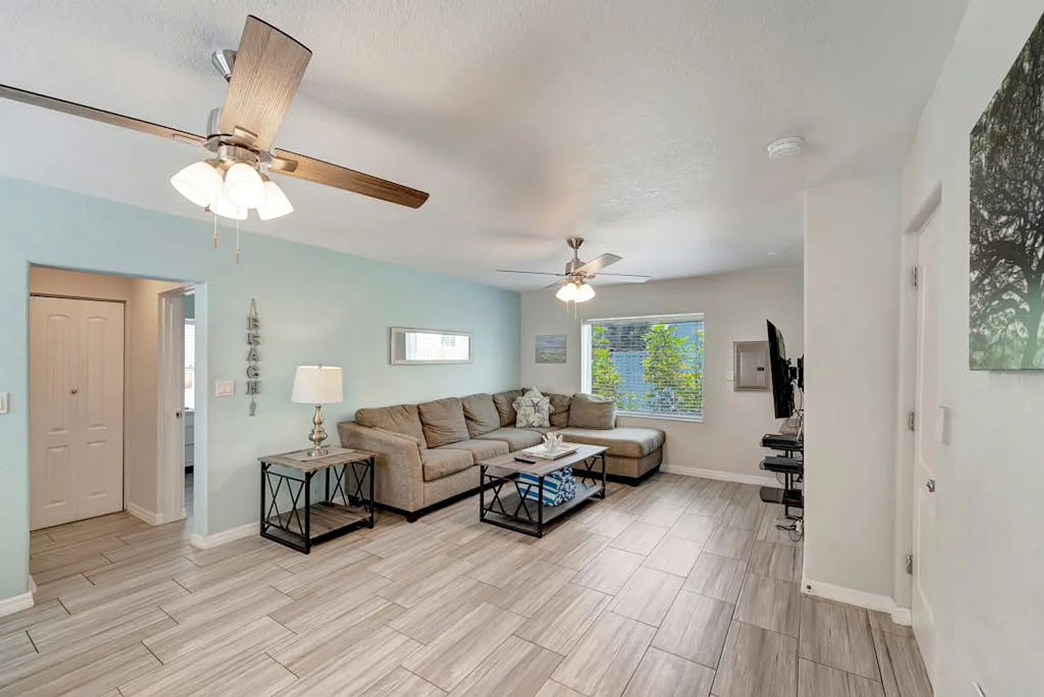 2 bed, 1.0 bath, 893 sqft, $4,313 — Photo 1