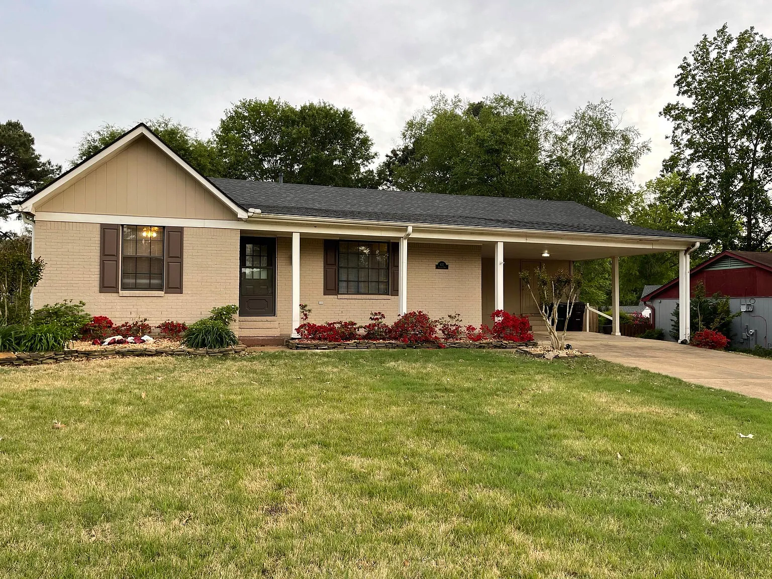 427 Shelton Rd — Photo 1