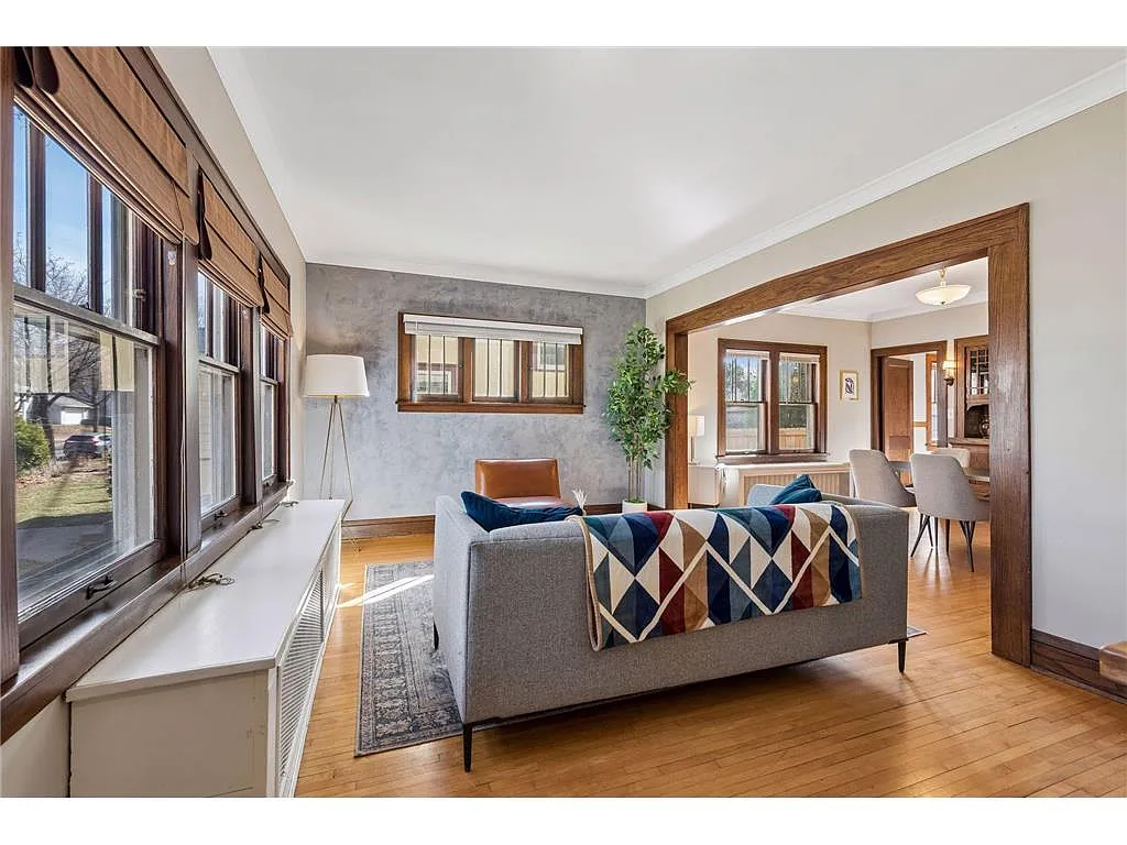 Building Photo - 404 Sheridan Ave S #1