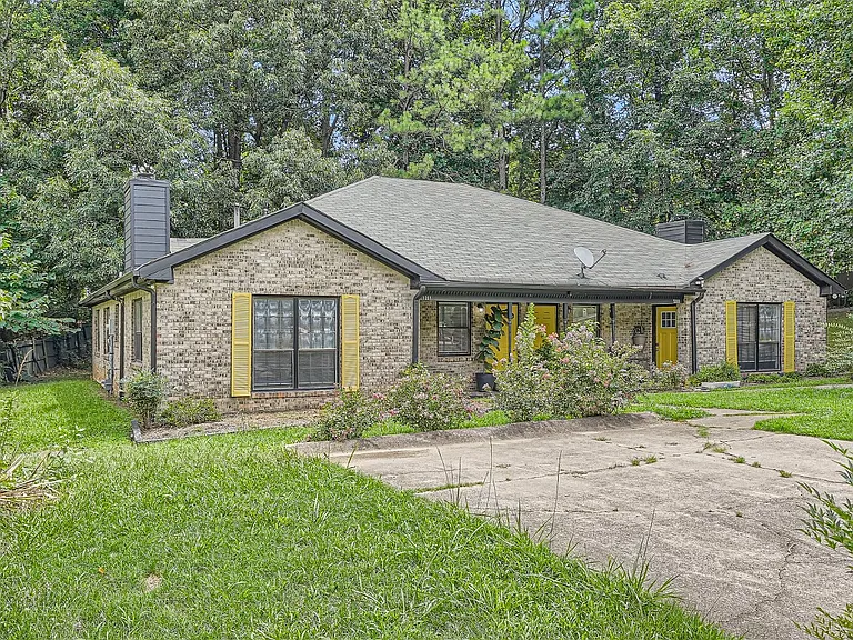 1091 Summer Brook Rd — Photo 3