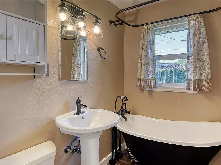 3015 W Eloika Ave — Photo 8