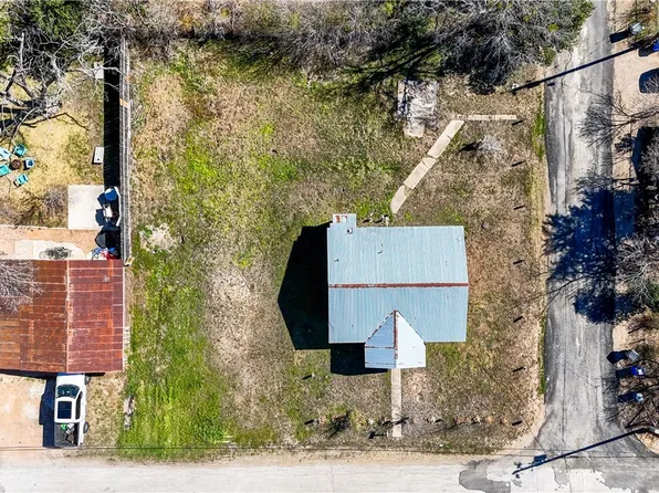 510 Volunteer St, Seguin, TX 78155