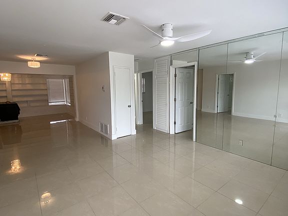 4th image of 511 SE 13th Ct