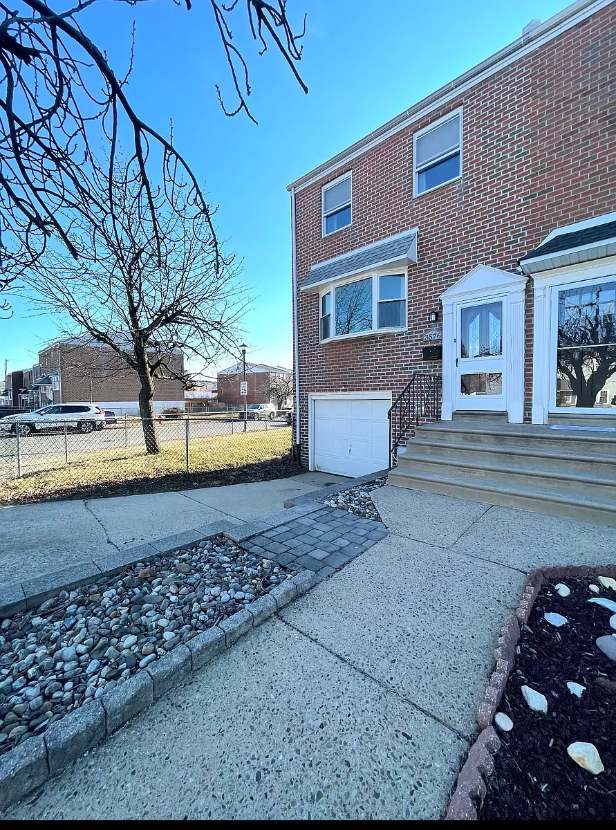 Building Photo - 3576 Dows Rd