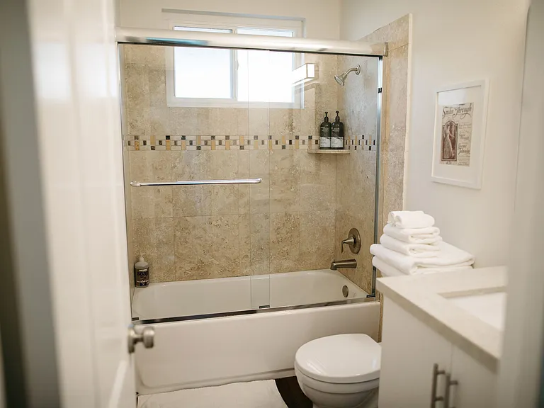 4588 Winona Ave — Photo 77