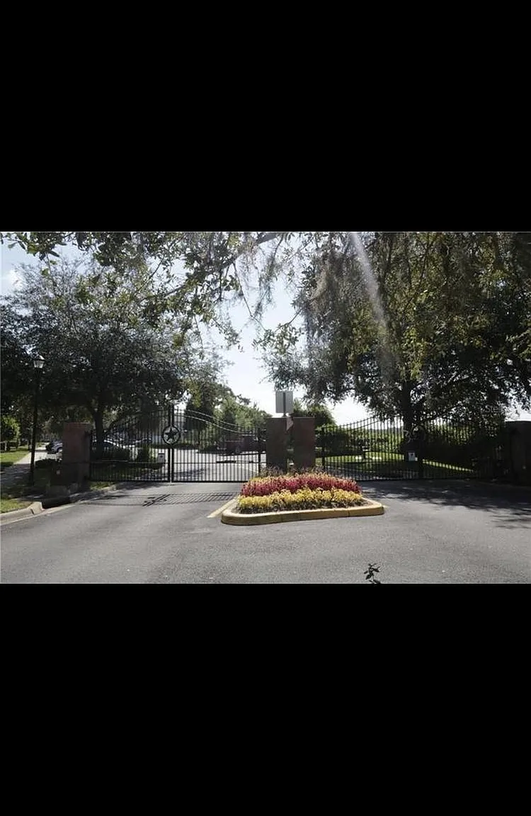 2 bed, 2.5 bath, 1343 sqft, $1,699 — Photo 2