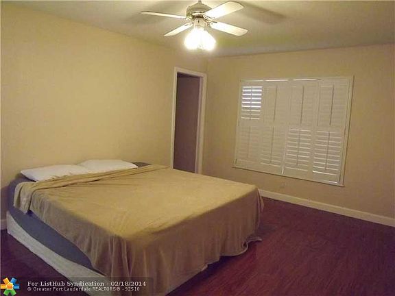 5th image of 712 SW 18th Ct