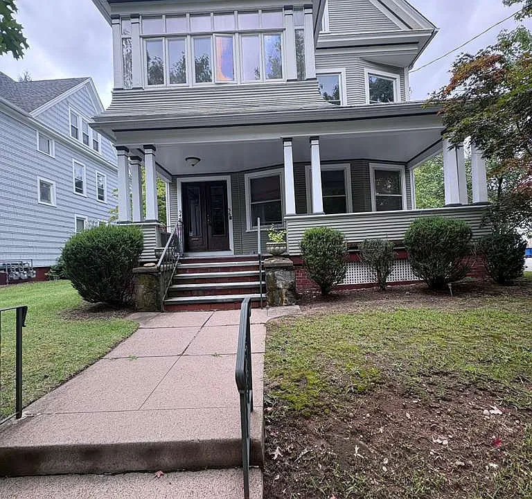 54 Hubinger St