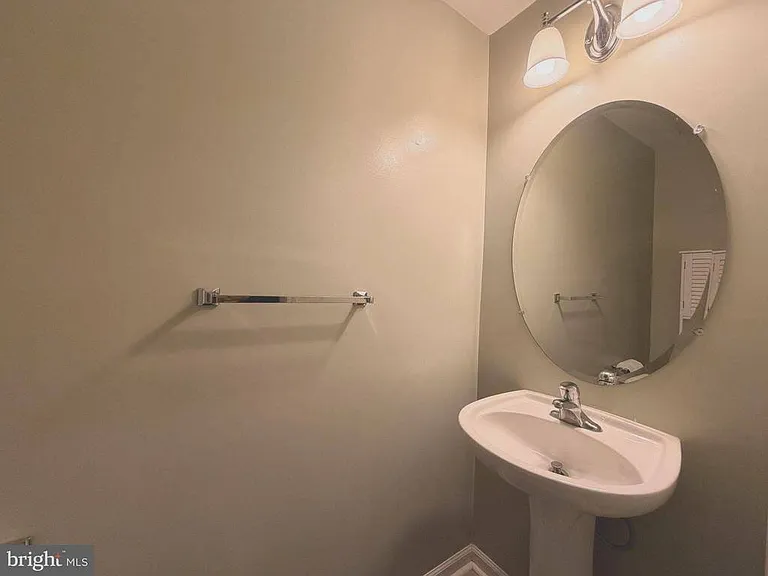 605 Tivoli Rd — Photo 3