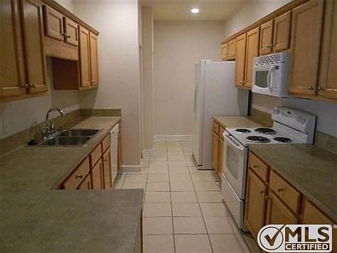4th image of 75 Covington Cir