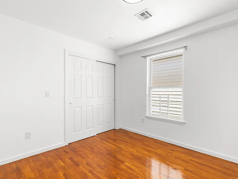 718 23rd St #3 — Photo 15