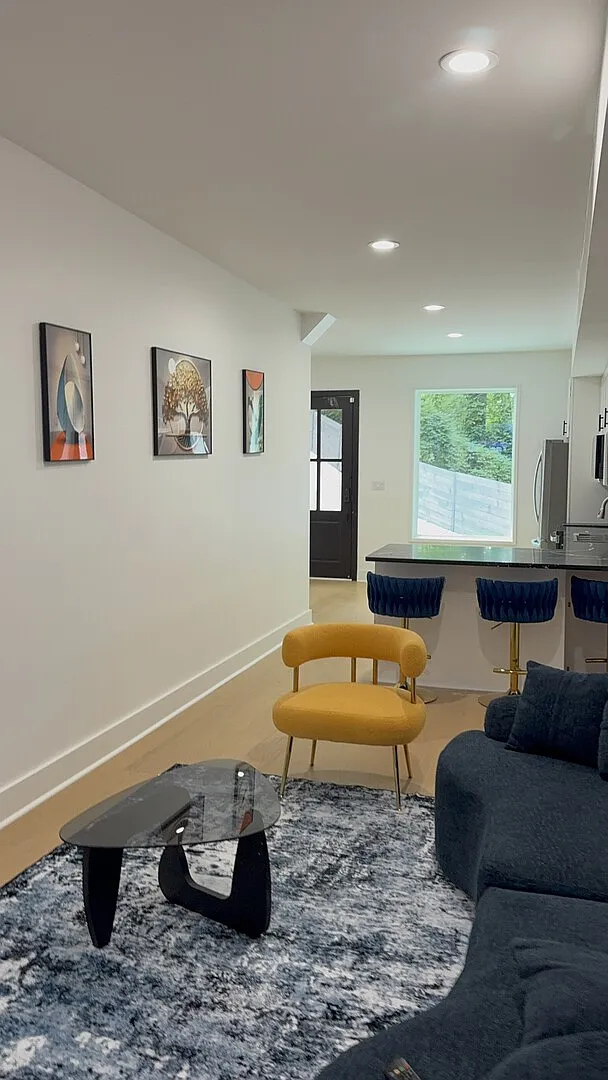 Luxury 2BR/2BA in Brookhaven Modern Comfort & Prime Location — Photo 3
