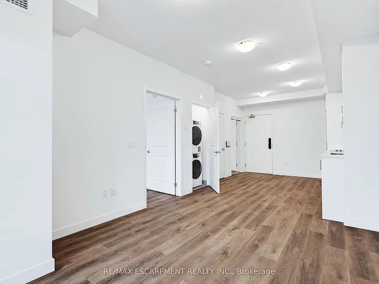 461 Green Rd #220 — Photo 8