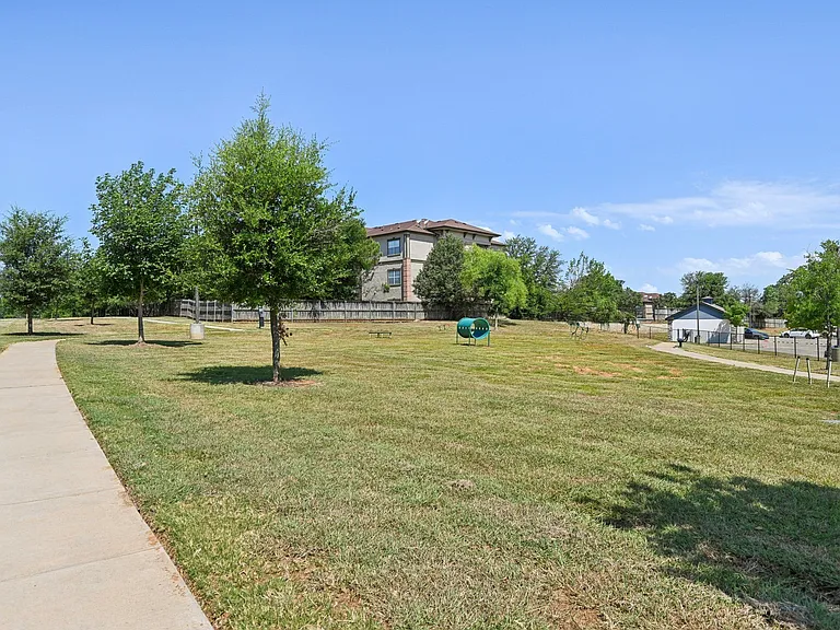 Riverside Apartments — Photo 29