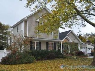 15 Tacoma Ln, Syosset, NY 11791