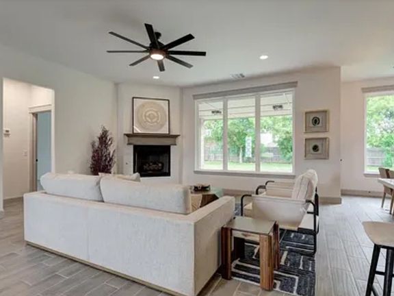 5th image of 3023 Pescara Dr