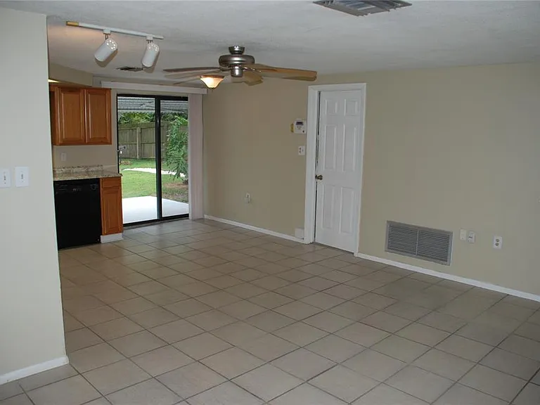 1624 Springdale Dr — Photo 21
