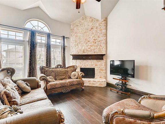 3rd image of 6012 Lacebark Elm Dr