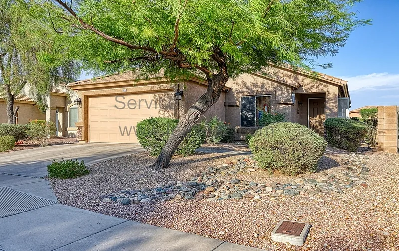 6031 N Castano Dr