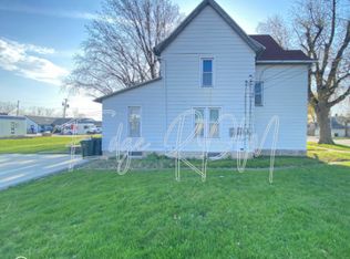 523 1/2 W 2nd St, Cedar Falls, IA 50613
