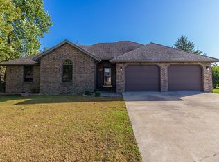 822 Cherry Hills Ln, Lebanon, MO 65536