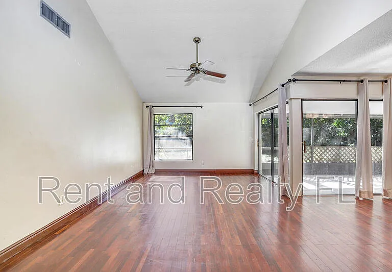 4504 Stonehenge Rd — Photo 2
