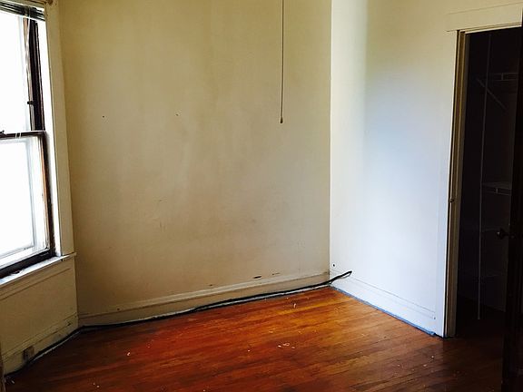 3rd image of 5402 W Melrose St #2