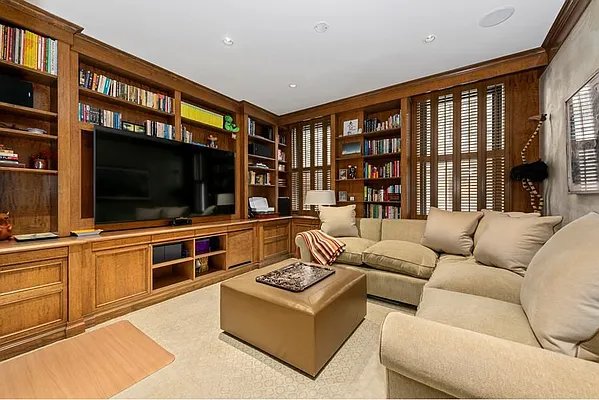 Sold by Sloane Square | media 35