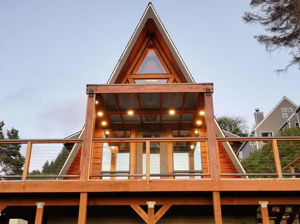 49855 Seasand Cir, Neskowin, OR 97149