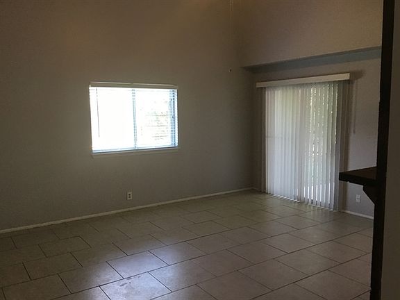 4th image of 2934 Wakeman Dr