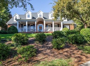 1520 Boxthorne Ln, Winston Salem, NC 27106