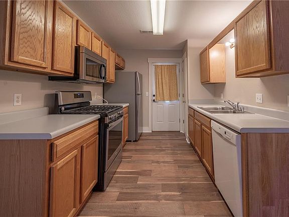 3rd image of 910 Tunbridge Dr