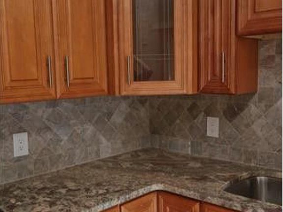 Granite counter tops and under/over cabinet lights