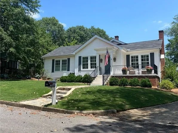 2106 Bellwood Dr, Northport, AL 35476