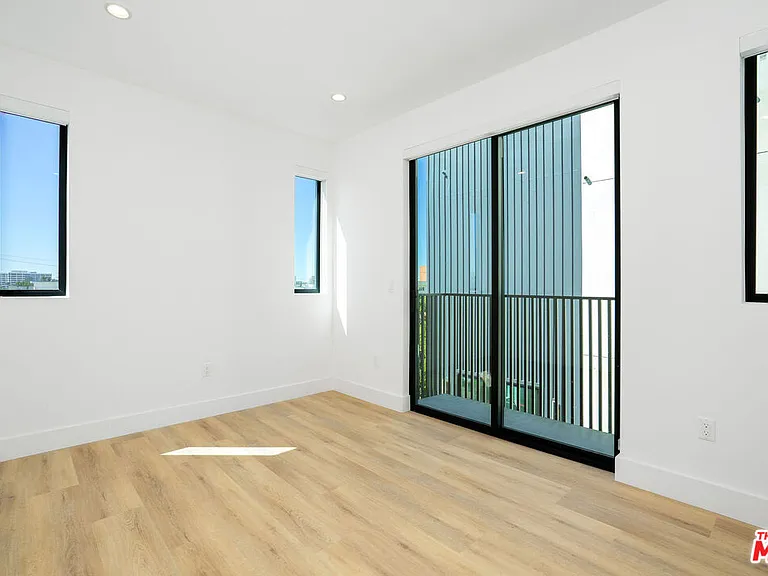 111 N Orlando Ave — Photo 17