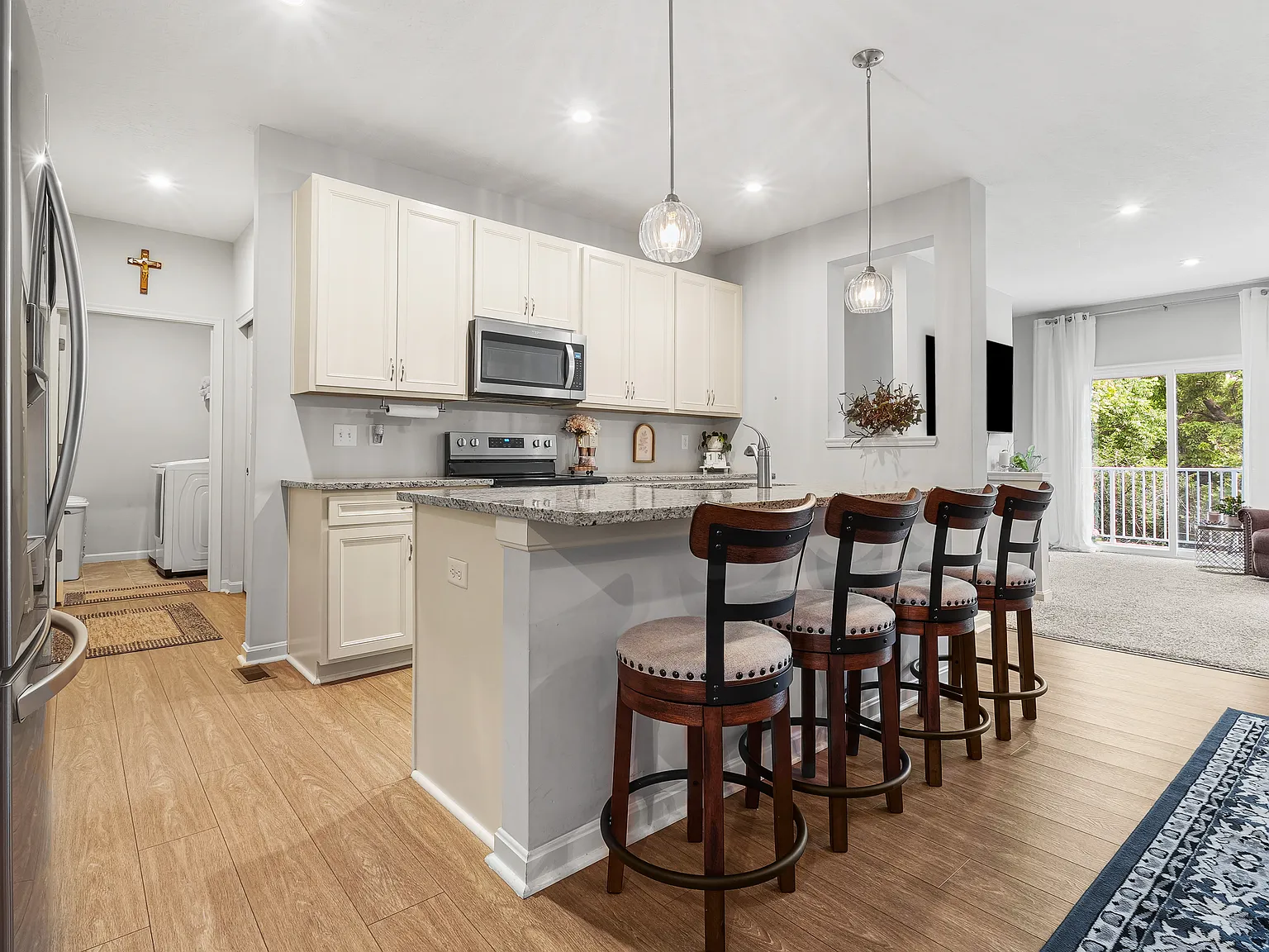 3 bed, 1724 sqft, $2,600 — Photo 4