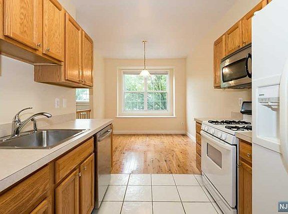 4th image of 209 Stratford Dr
