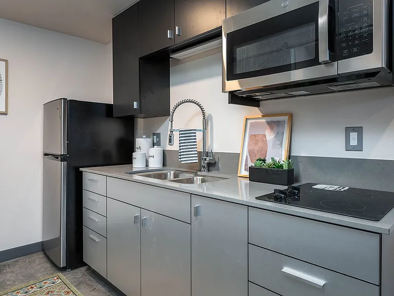 Dean River Apartments — Photo 4